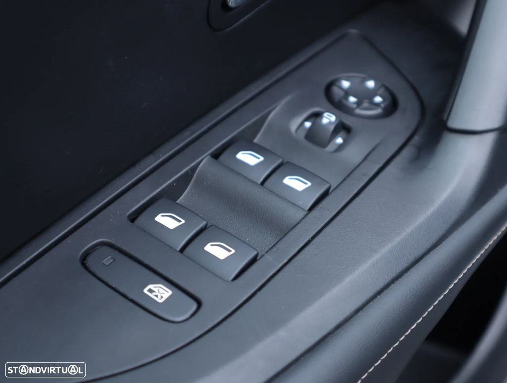 Peugeot 2008 1.2 PureTech Allure - 24