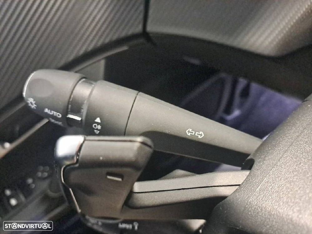 Peugeot 2008 1.2 PureTech GT EAT8 - 14