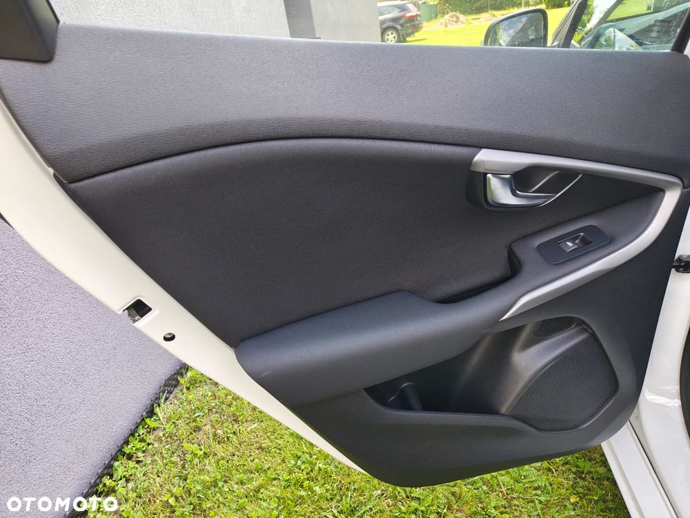 Volvo V40 D2 R-Design Summum - 11