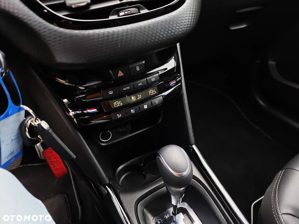Peugeot 2008 BlueHDi 130 EAT8 GT Pack - 23