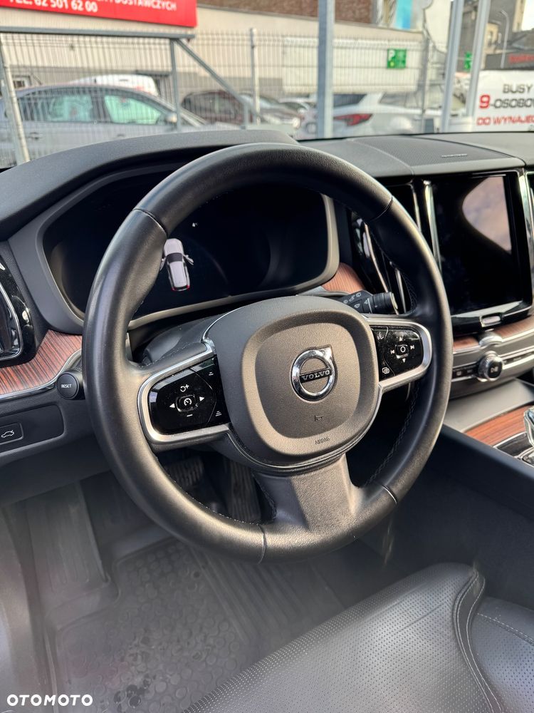 Volvo XC 60 B4 B Plus Dark - 8