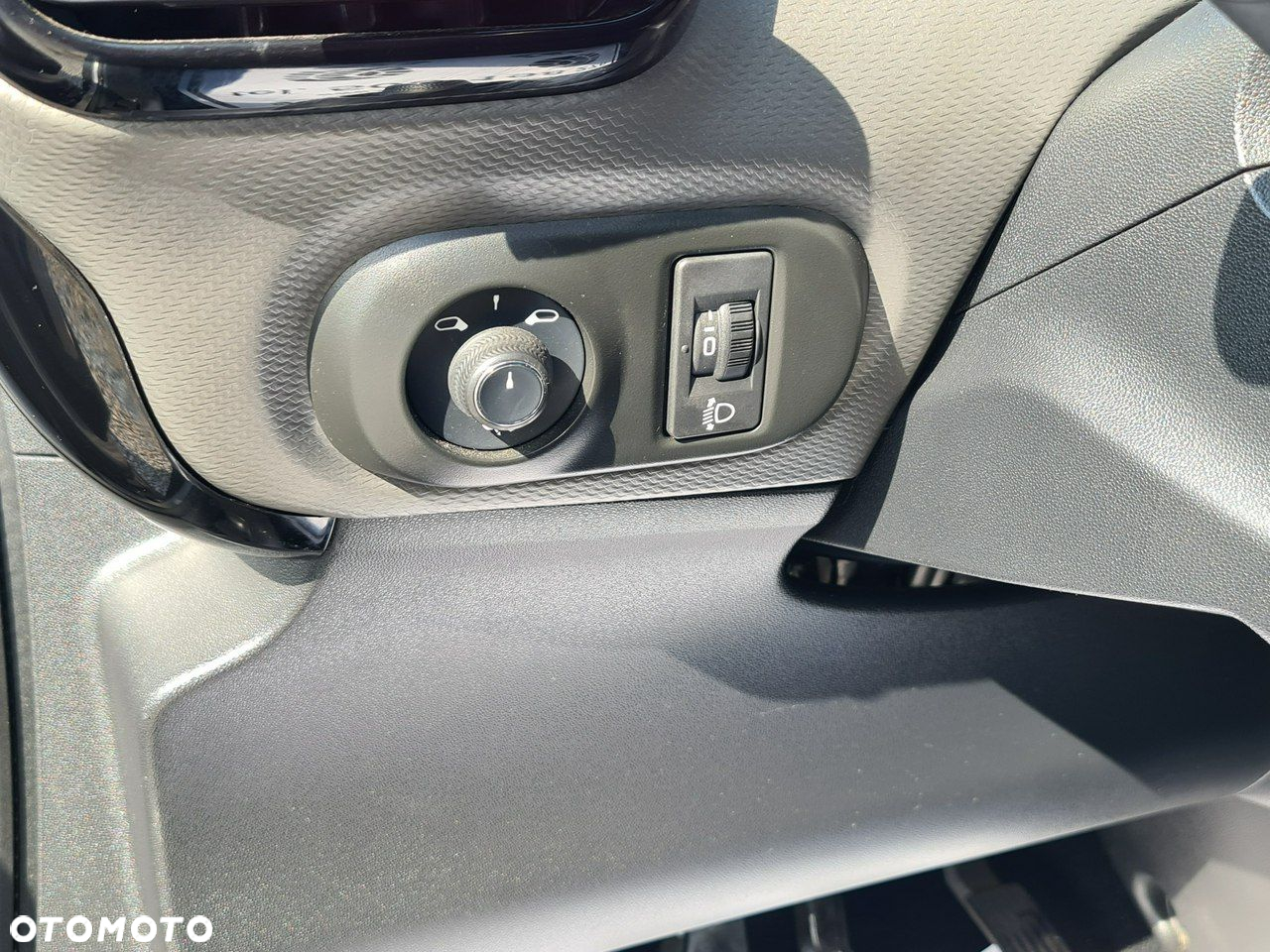 Citroën C4 Cactus 1.2 PureTech Shine S&S - 24