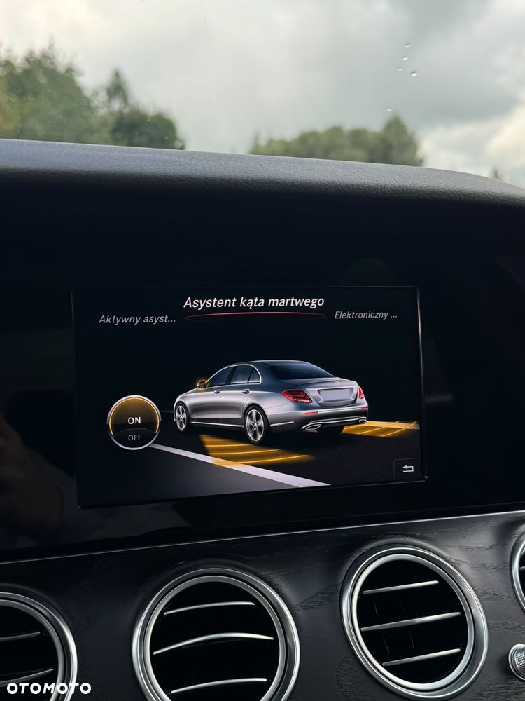 Mercedes-Benz Klasa E 220 d 9G-TRONIC - 26