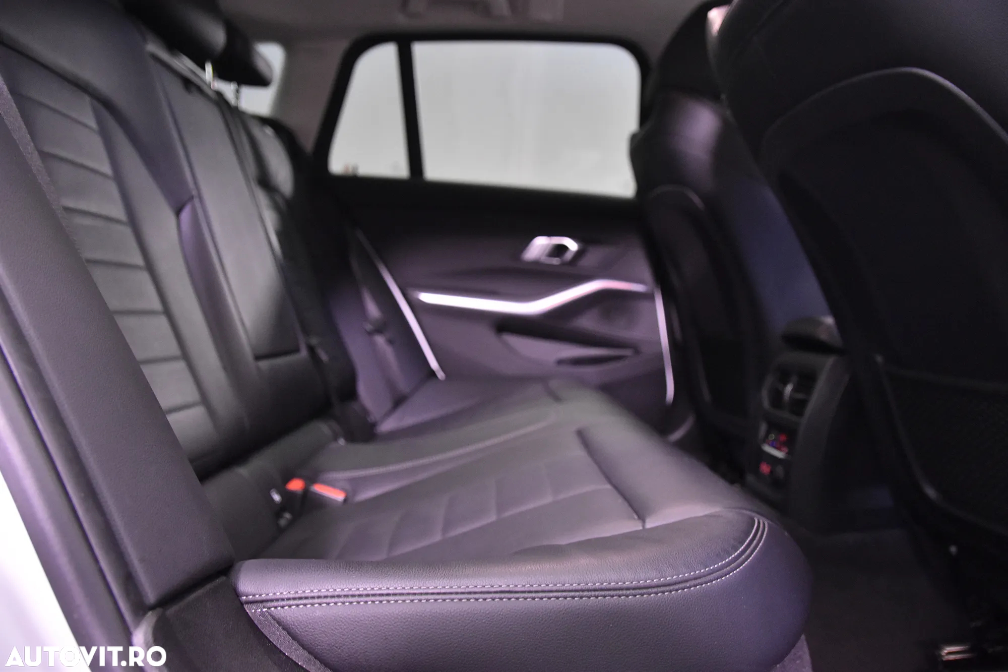 BMW Seria 3 320i Touring Aut. - 12