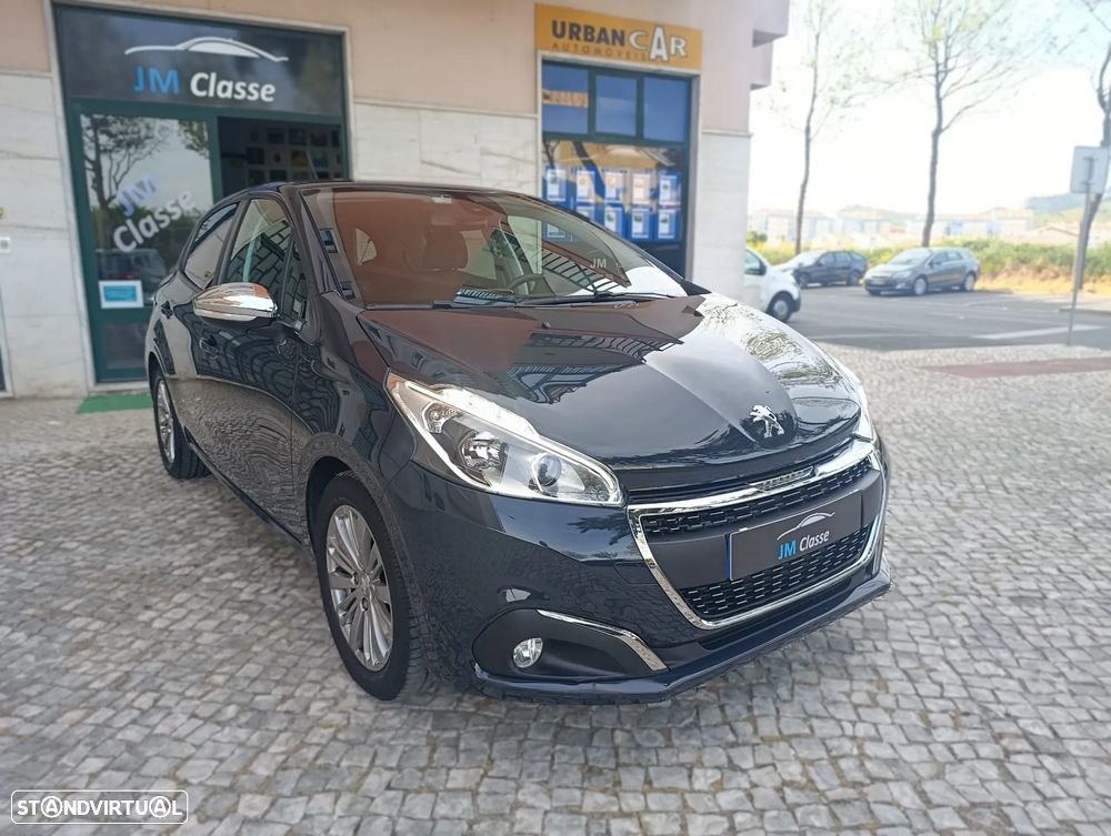 Peugeot 208 1.2 PureTech Signature EAT6 - 1