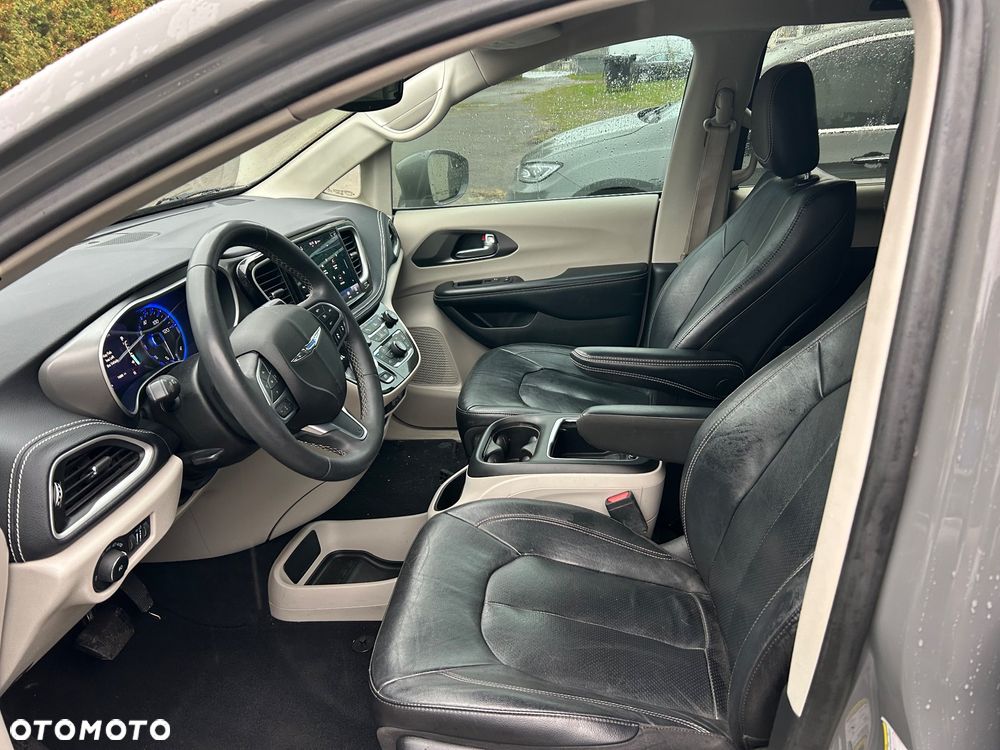 Chrysler Pacifica - 11