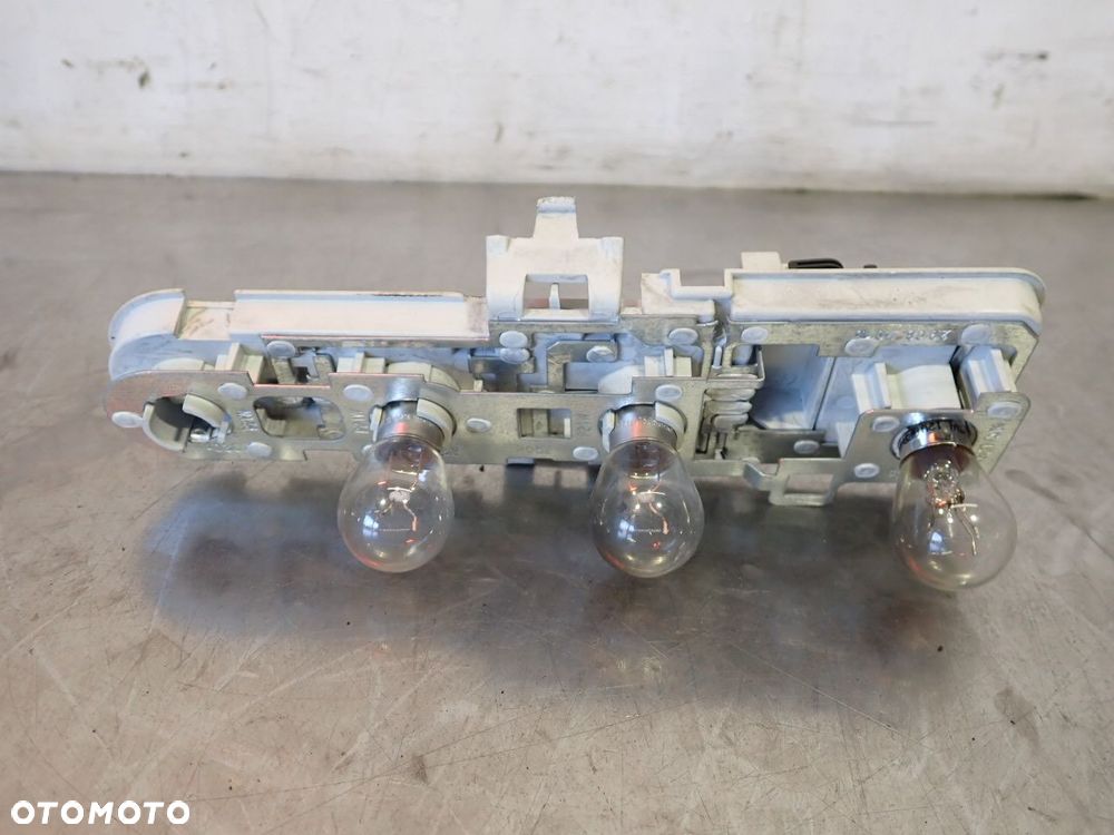 WKŁAD LAMPY LEWY TYŁ AUDI A4 B5 8D9945257 - 2
