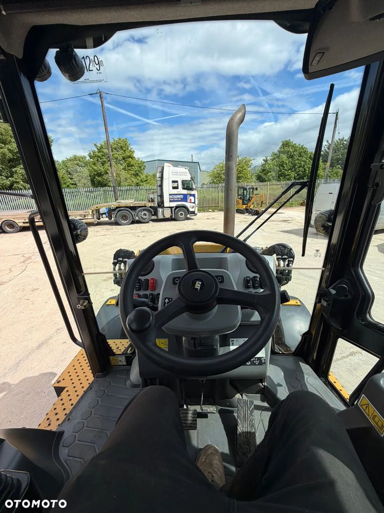 Caterpillar 432F - 24