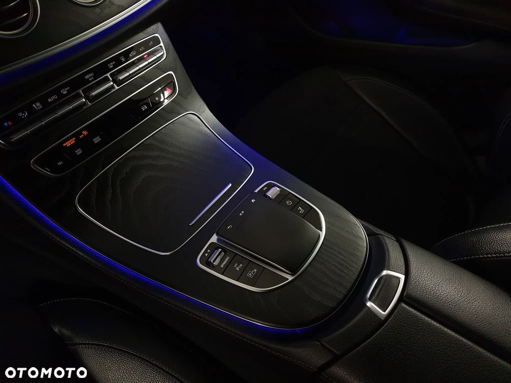 Mercedes-Benz Klasa E 300 de 4Matic 9G-TRONIC AMG Line - 34