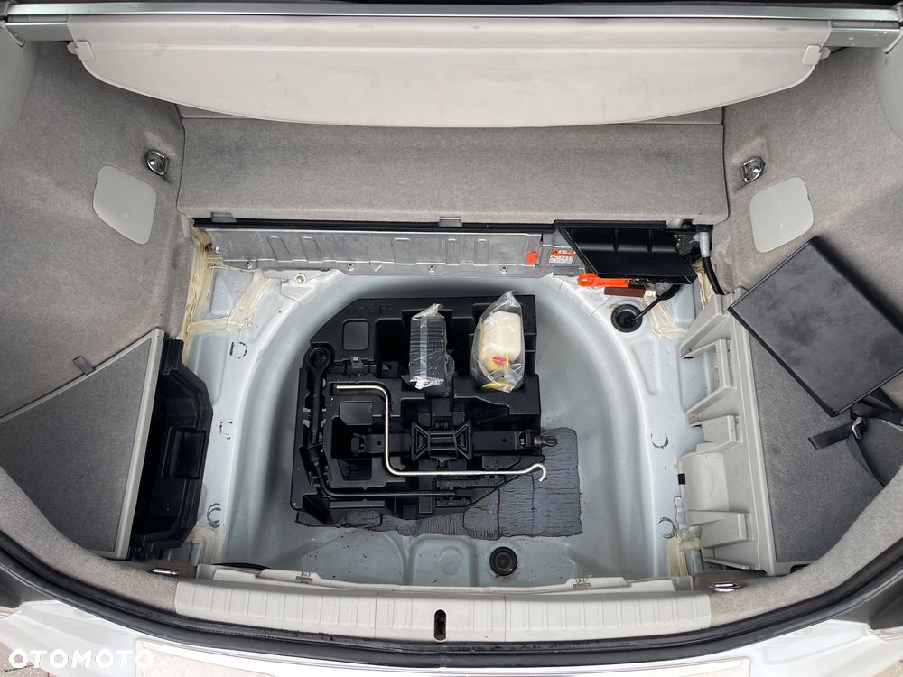 Toyota Prius 1.8 HSD Premium - 26