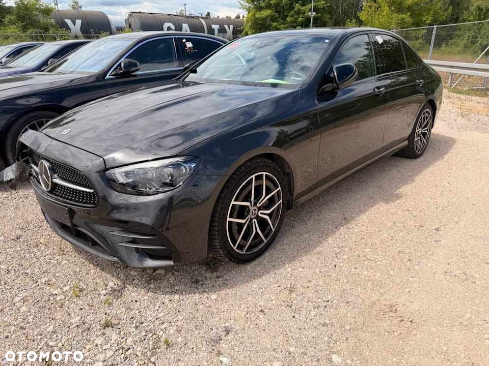 Mercedes-Benz Klasa E 220 d 4Matic 9G-TRONIC AMG Line - 2