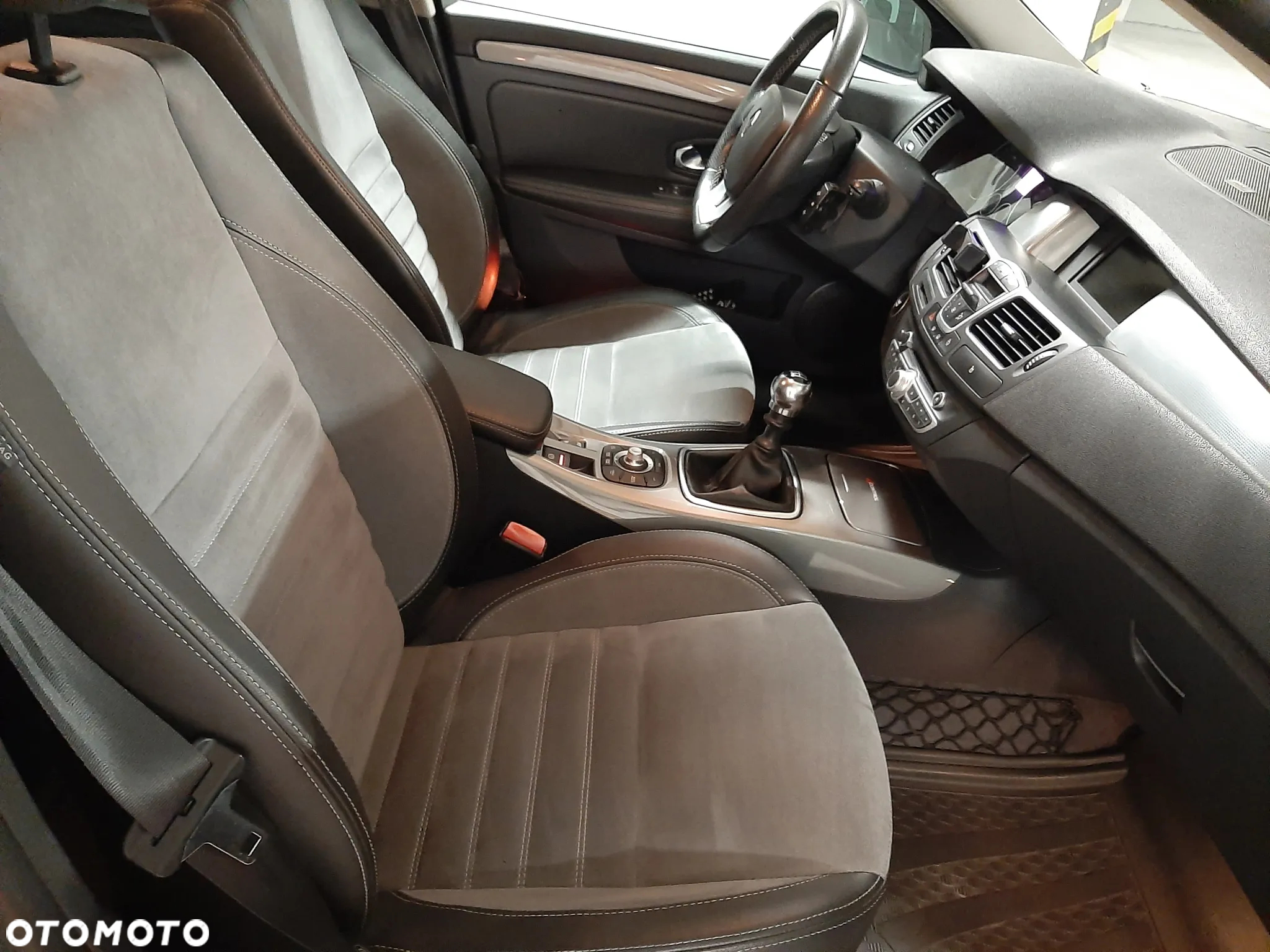 Renault Laguna Grandtour dCi 180 FAP GT - 10