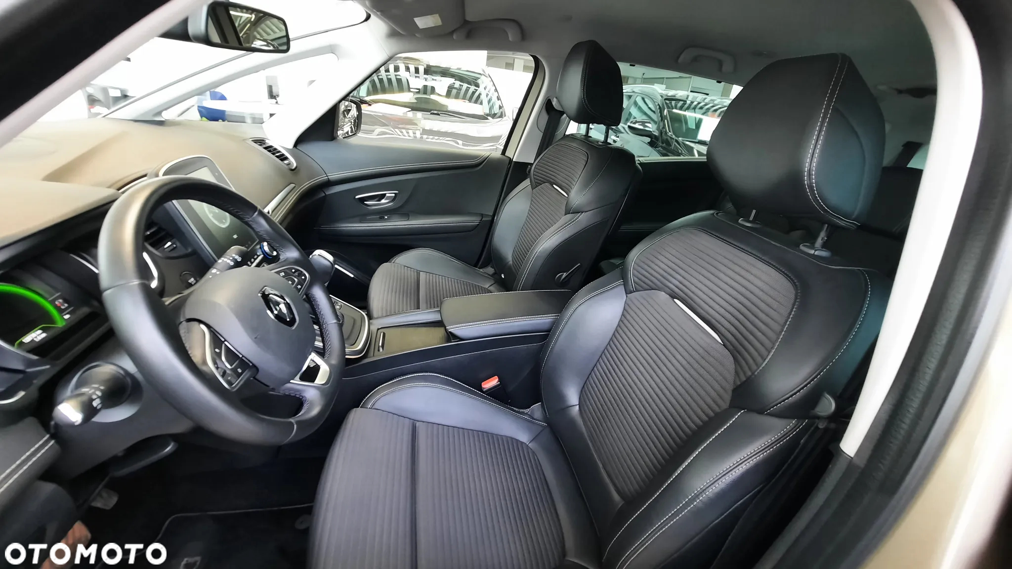 Renault Grand Scenic - 16