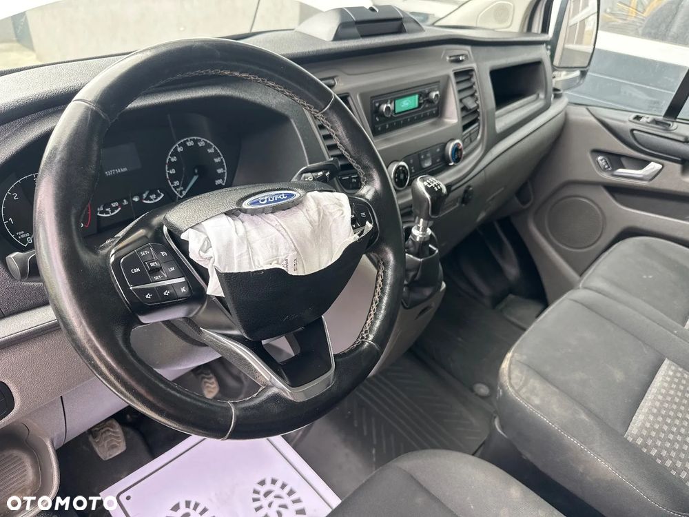 Ford TOURNEO CUSTOM - 22