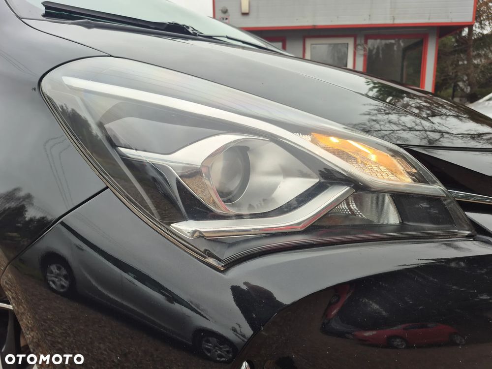 Toyota Yaris Hybrid 100 Premium - 30