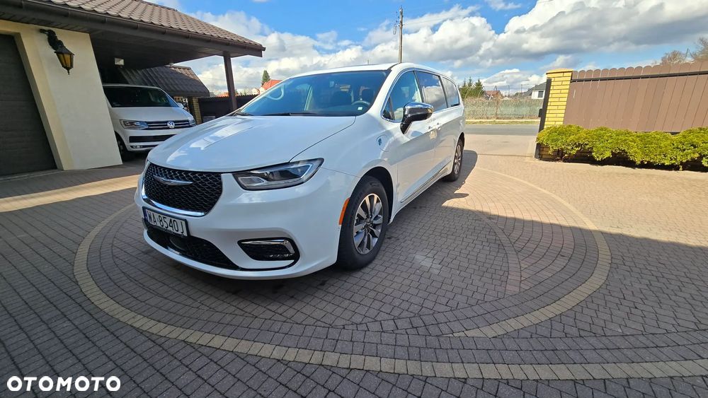 Chrysler Pacifica - 17