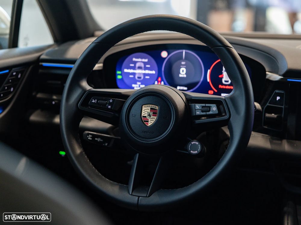 Porsche Macan Electric - 33