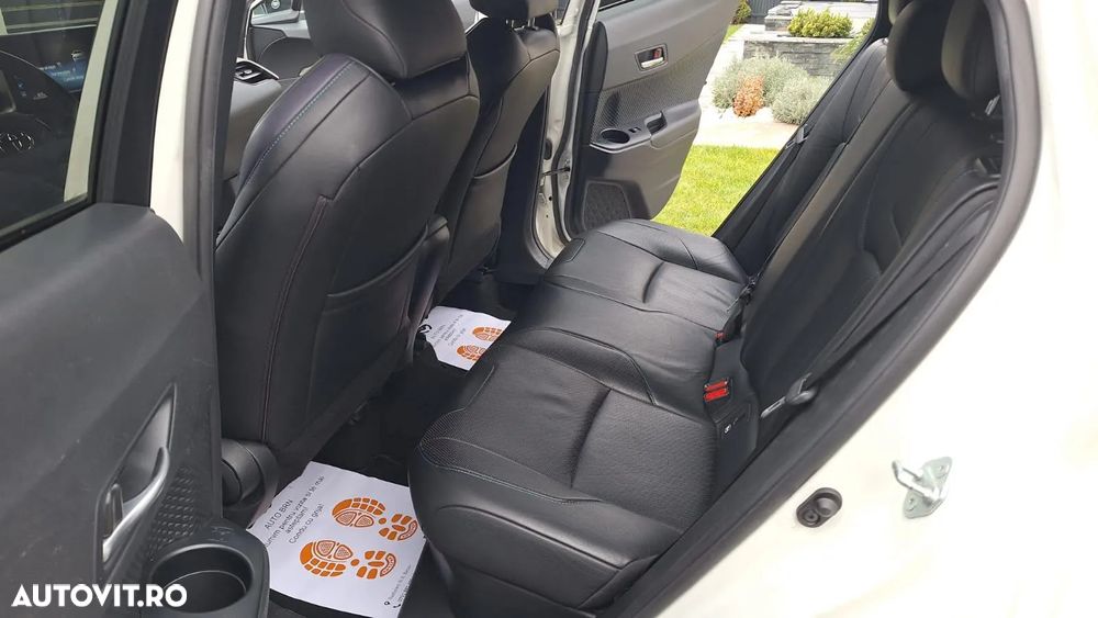 Toyota C-HR Hybrid Style Selection - 11