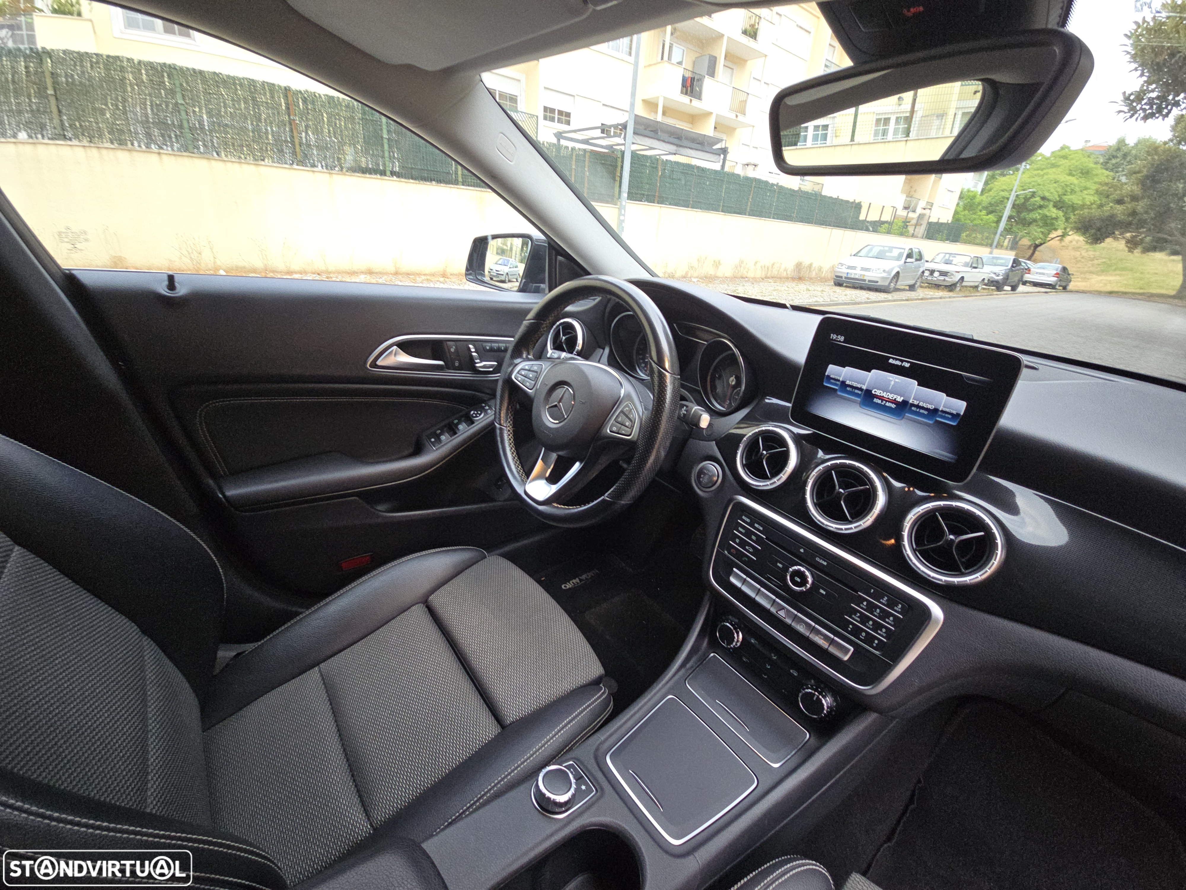 Mercedes-Benz CLA 200 d Shooting Brake Urban Aut. - 17