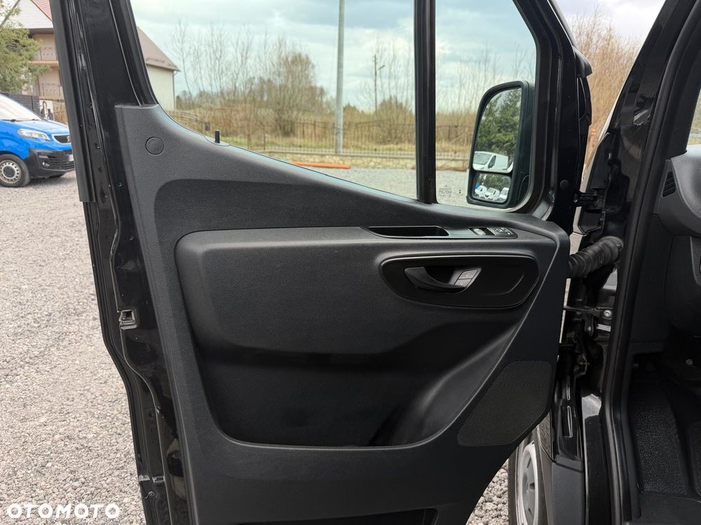Mercedes-Benz Sprinter - 11