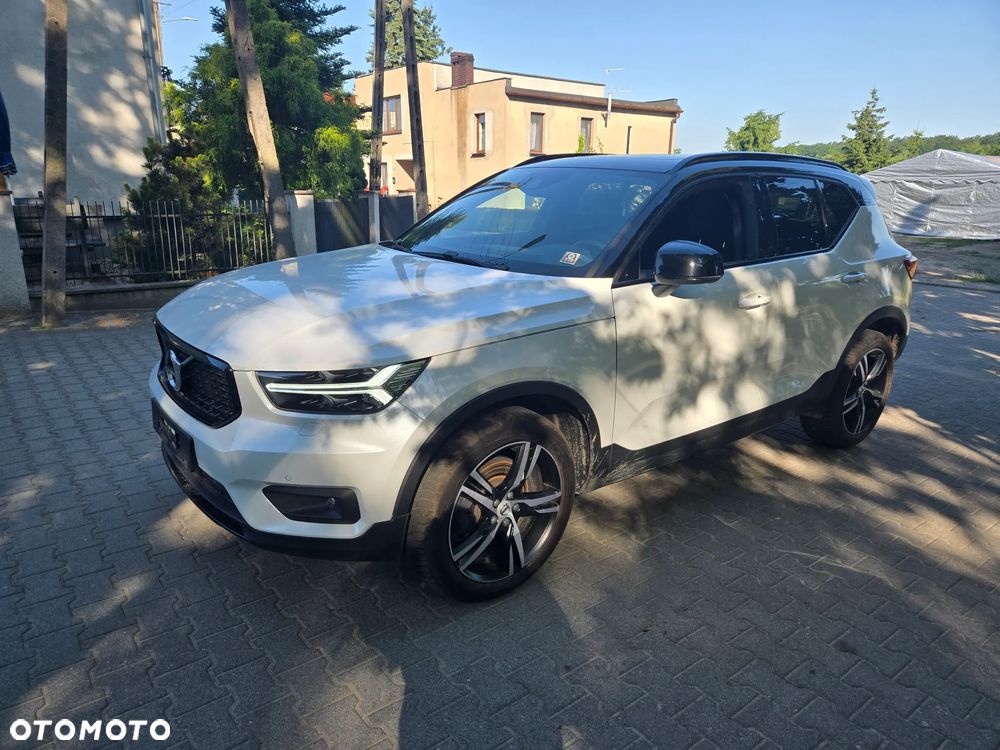 Volvo XC 40 D4 AWD R-Design - 3