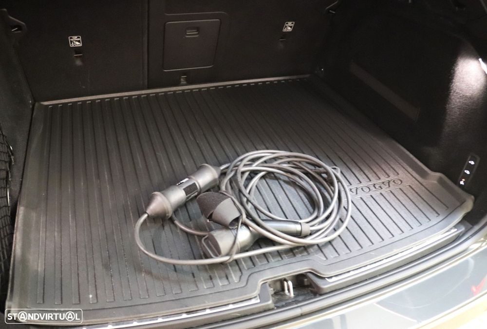 Volvo XC 60 2.0 T8 PHEV R-Design AWD - 46