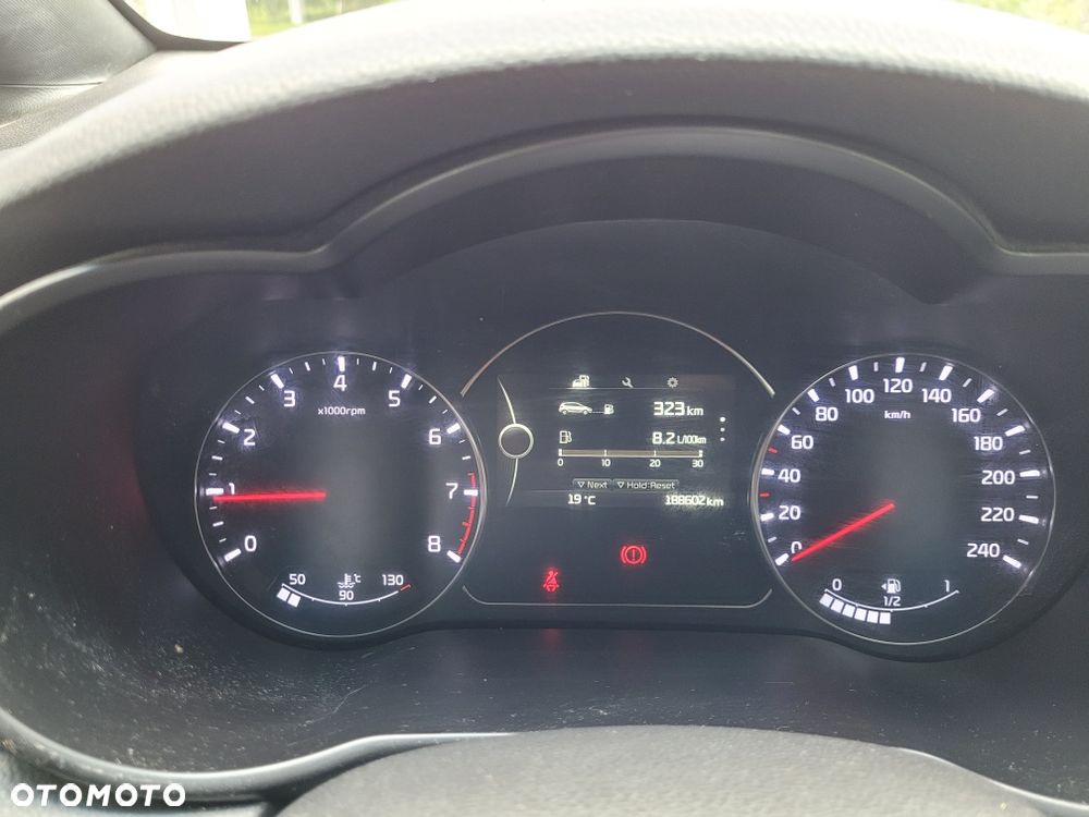Kia Carens - 7