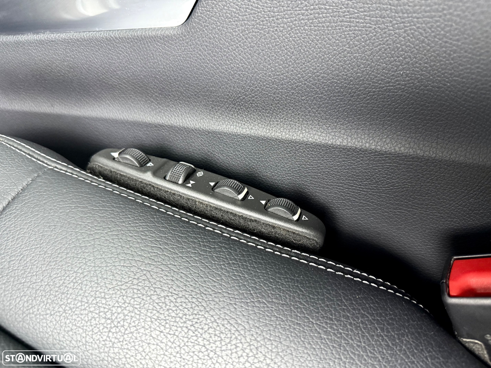 Mercedes-Benz E 300 Bluetec Hybrid Avantgarde - 24