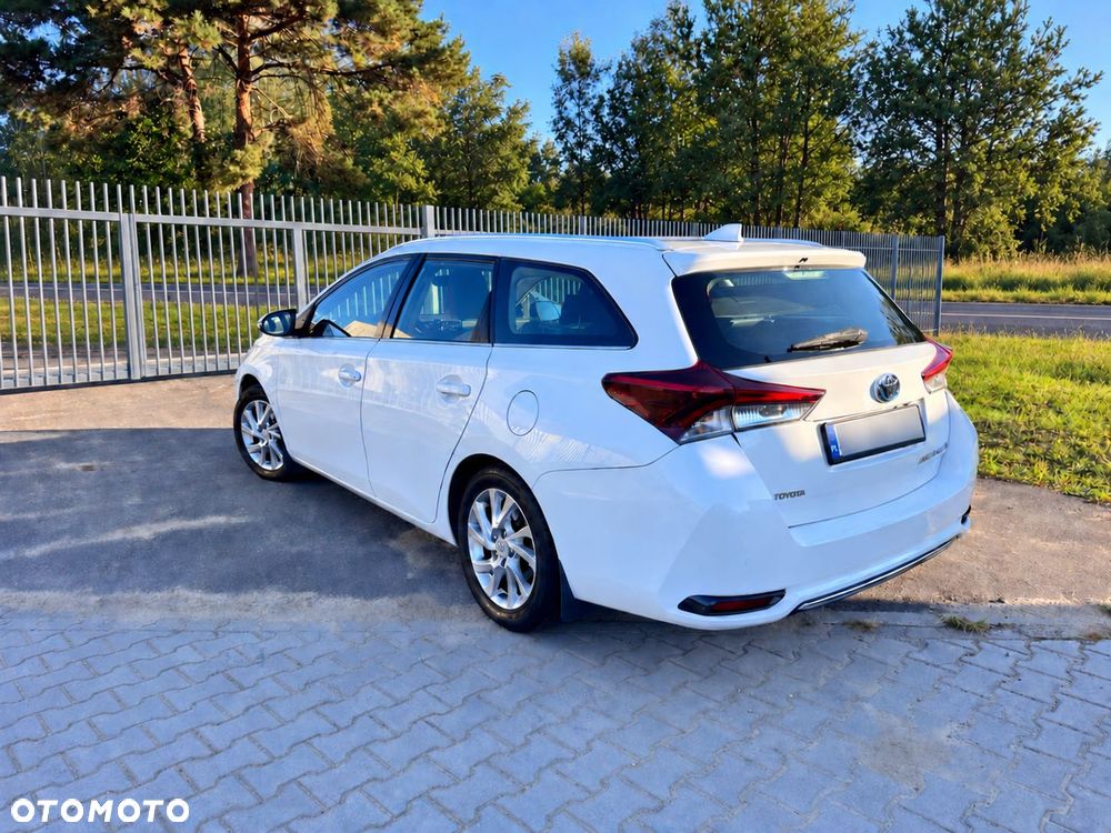 Toyota Auris - 4