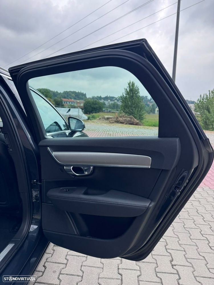 Volvo V90 2.0 D4 Momentum Geartronic - 31