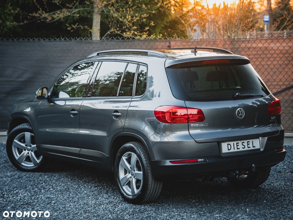 Volkswagen Tiguan 2.0 TDI DPF BlueMotion Technology Lounge Sport & Style - 16