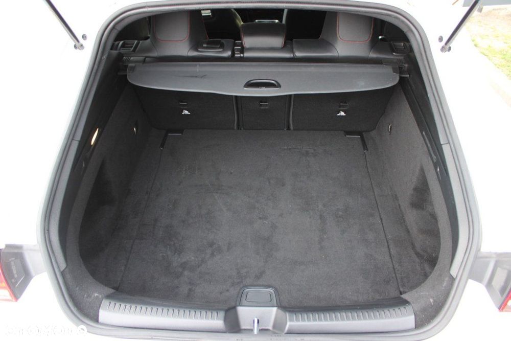 Mercedes-Benz CLA - 12