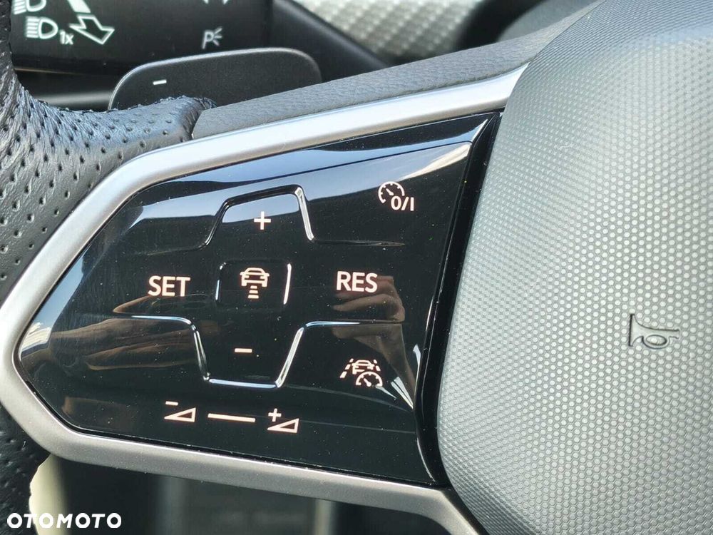 Volkswagen Golf Variant 1.5 eTSI EVO R-Line DSG - 24