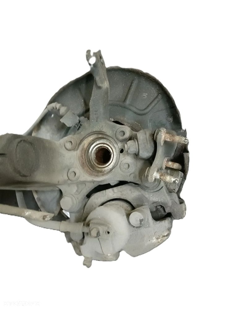 AUDI A3 8P 03-12 2,0 TDI zwrotnica prawy przód PP * - 2