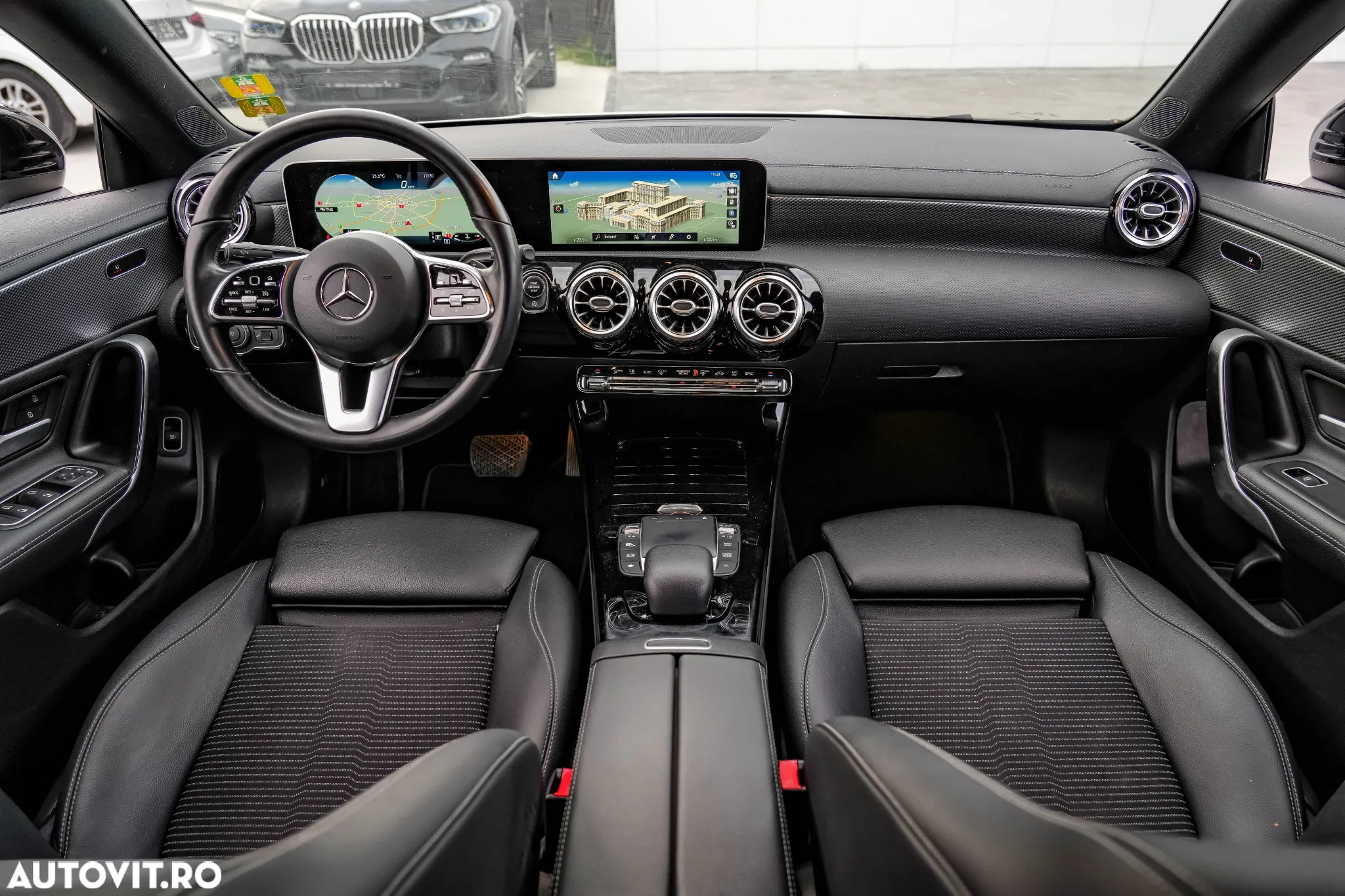 Mercedes-Benz CLA 180 7G-DCT Special Edition - 4