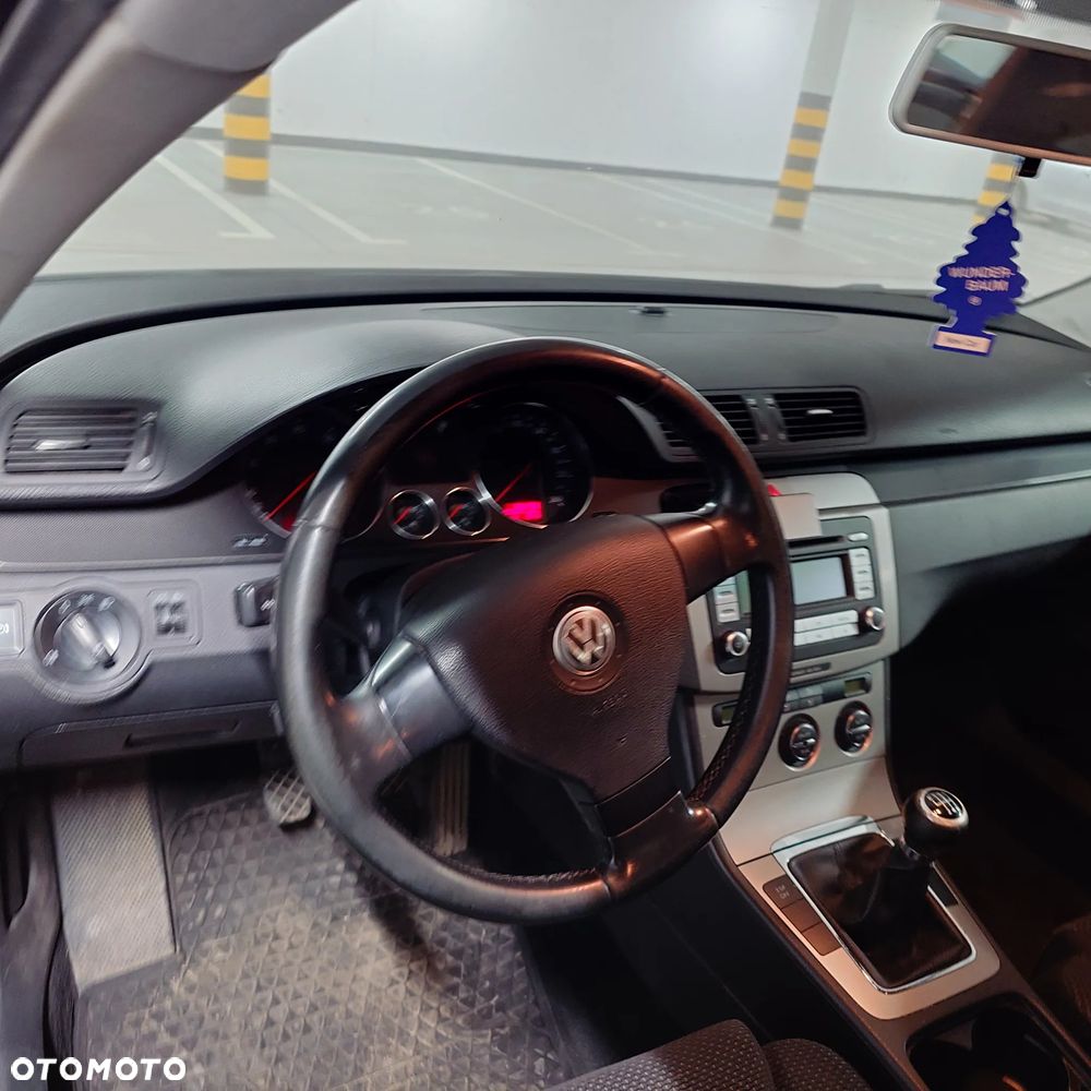 Volkswagen Passat 2.0 FSI Comfortline - 21