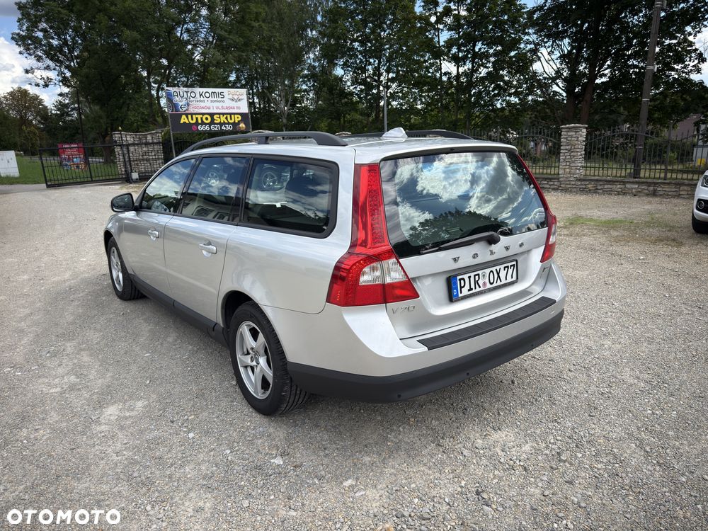 Volvo V70 D5 AWD Summum - 8