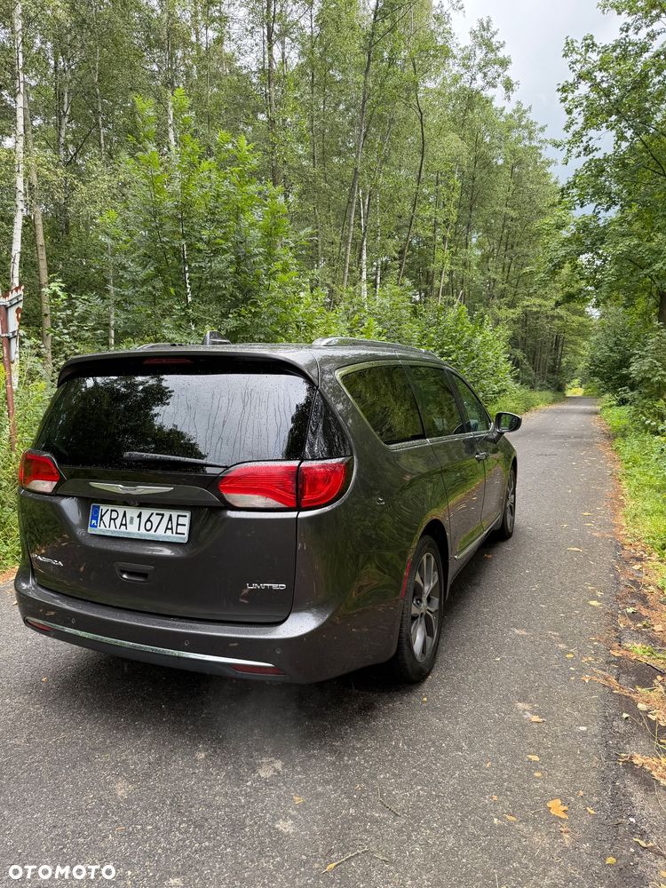 Chrysler Pacifica - 2