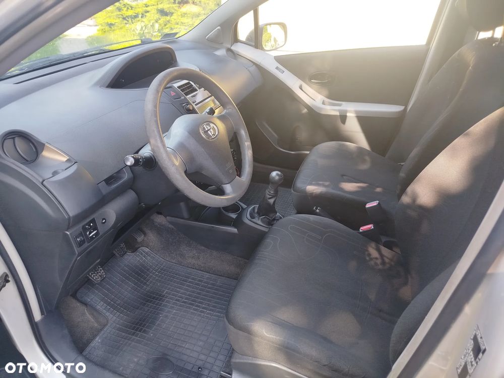Toyota Yaris 1.0 Luna A/C - 11