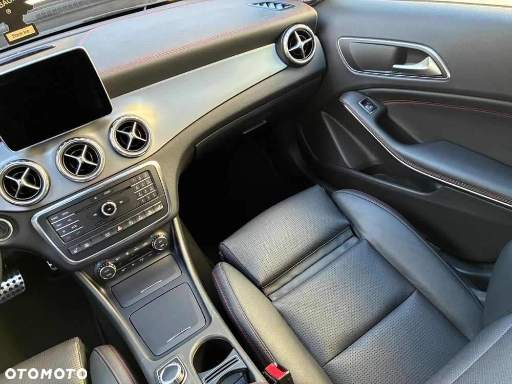 Mercedes-Benz GLA 220 d 4Matic 7G-DCT AMG Line - 24