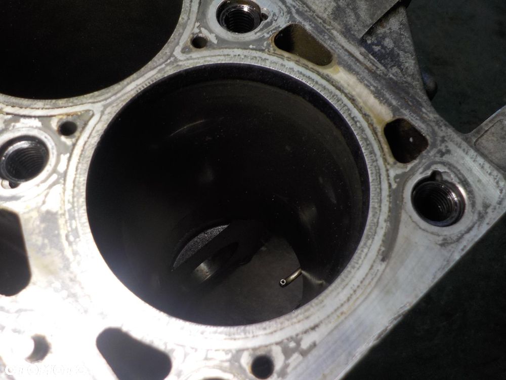 VW T5 2.5 TDI AXD AXE BLOK SILNIKA - 3