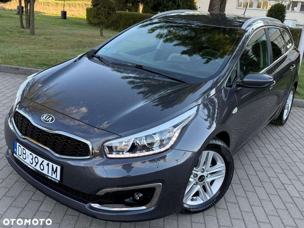 Kia Ceed 1.6 GDI Dream Team Edition - 16