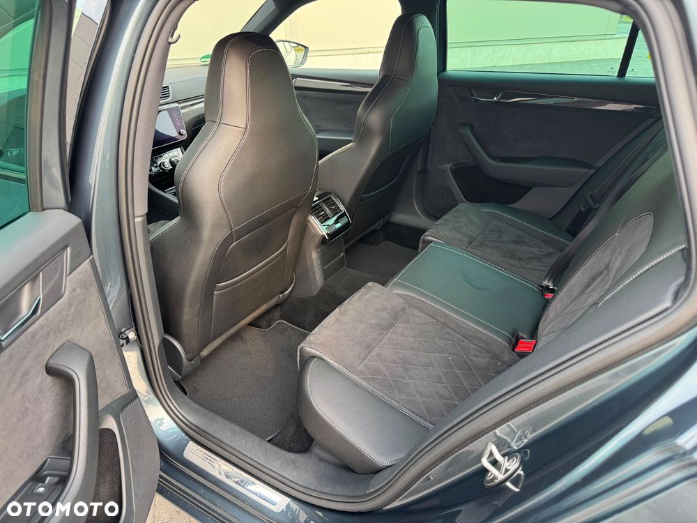 Skoda Superb 2.0 TDI DSG Sportline - 28