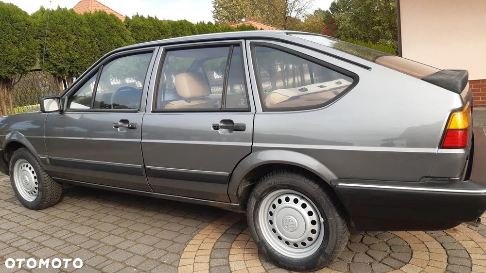 Volkswagen Passat 1.8 GL - 39