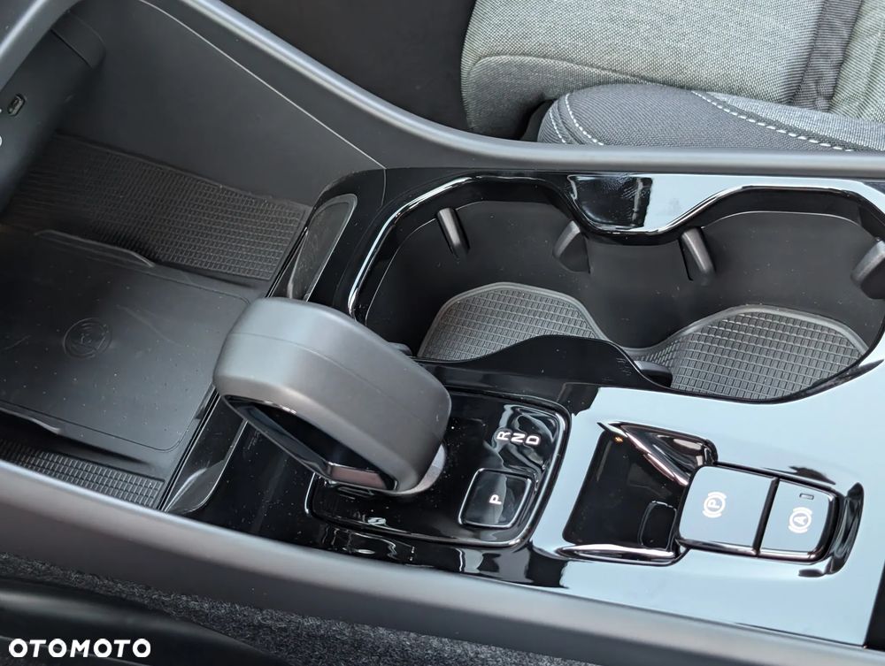 Volvo XC 40 B4 AWD Ultimate Dark - 23