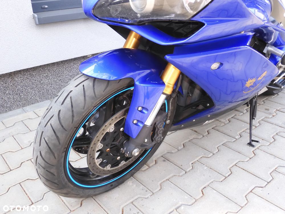 Yamaha R1 - 22