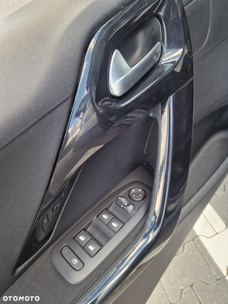Peugeot 208 - 20