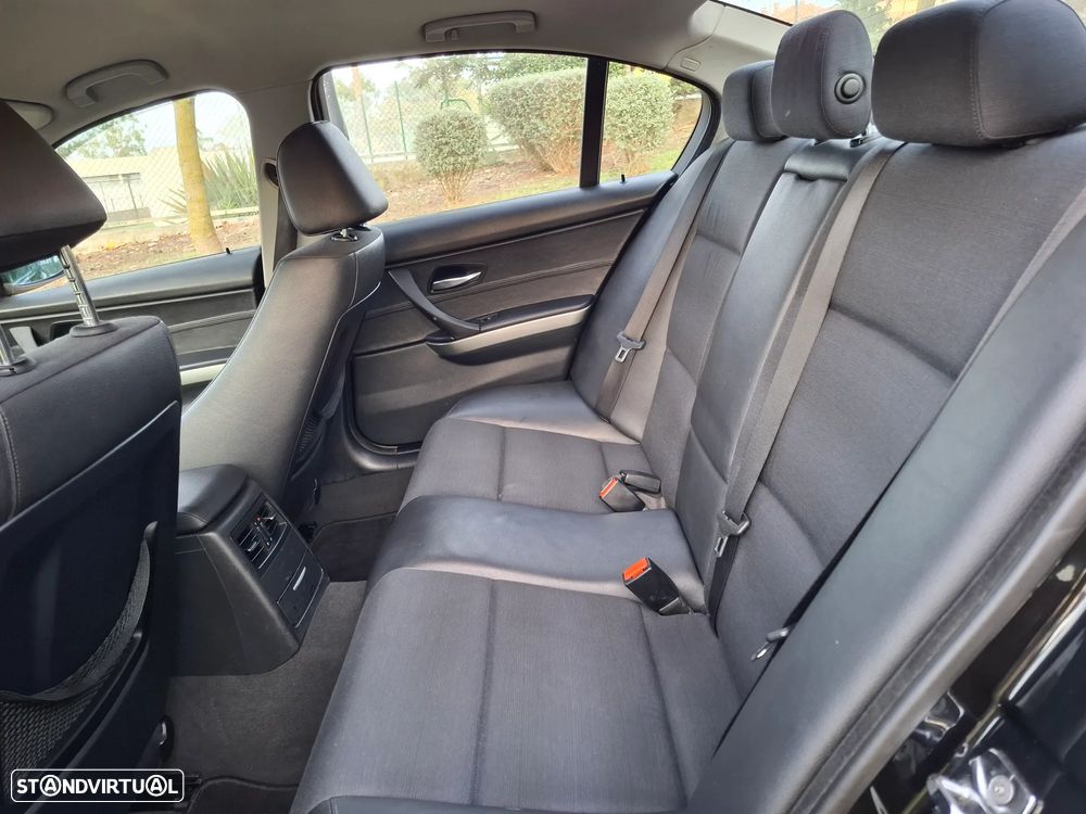 BMW 320 dA Exclusive - 8