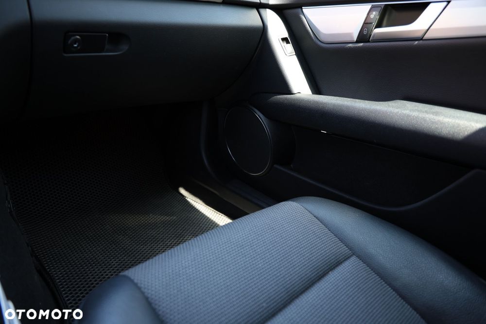 Mercedes-Benz Klasa C 200 CDI BlueEff Avantgarde - 20