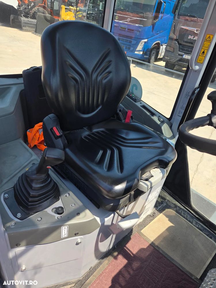 Wacker DUMPER 3 TONE, basculare LATARALA, CABINA cu aer conditionat, 2023, EX DEMO cu 152 ore, anv 98% ok, motor Perkins 50CP, lungime 3,7m, inaltime 2,8m, latime 1,8m, Masa operationala 5,8t, masa propie 2,8t, leasing 4 ani-CA NOU-PROMOTIE 26.900Eur+Tva - 15